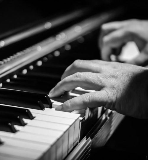 piano, hands, pianist-1039450.jpg